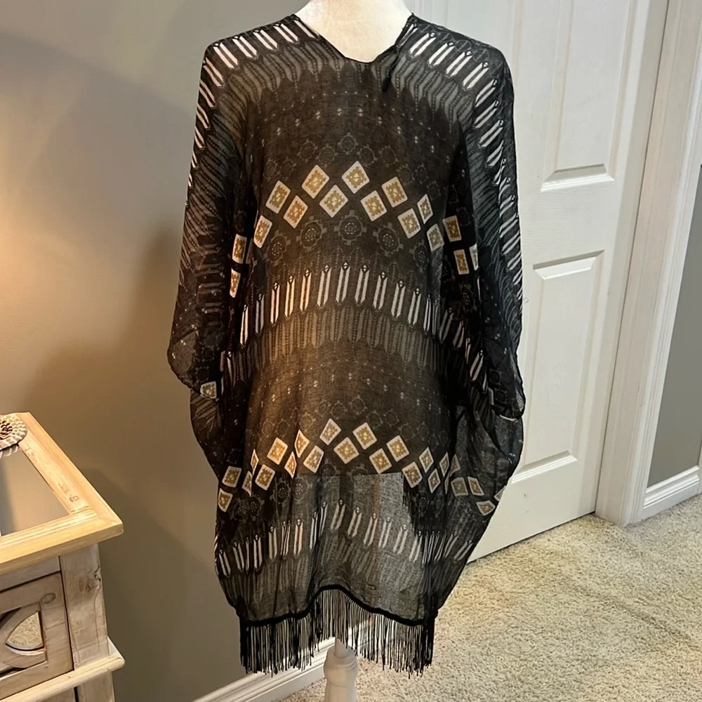 Women’s Boho Asymmetrical Pattern Fringe Wrap - Picture 6 of 10